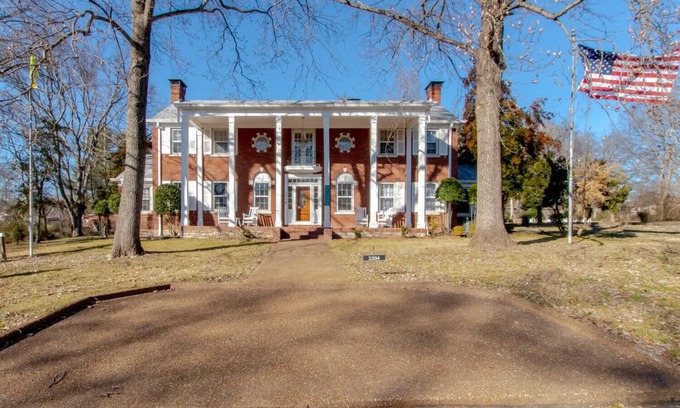 Cralgmeade Villa | Charmed Manor - 5mi to DT, Opry & Airport