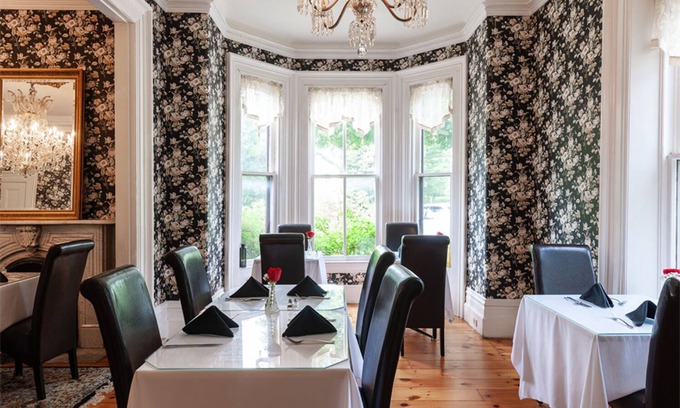 Stratford Apartment | Charmeine Stone Maiden Inn