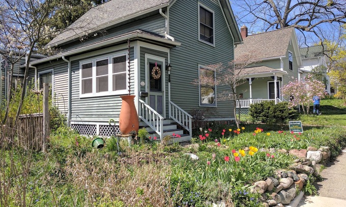 Water Hill House | Charmer in Awesome Location