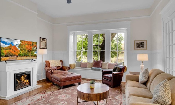 Five Points House | Charmer in Downtown SA. Near River Walk/Alamo!