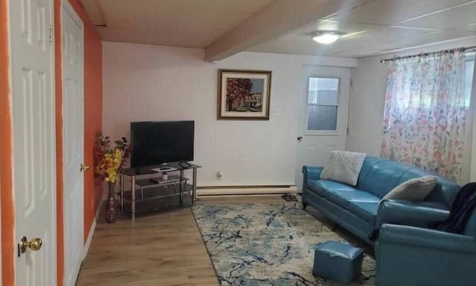 Saint-Timothee Apartment | Charming little 3 and 1/2 located close to everything
