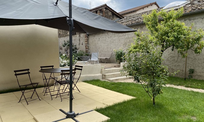 Taponas House | Charming 3-star and 3 épis gîte in Belleville-en-Beaujolais.