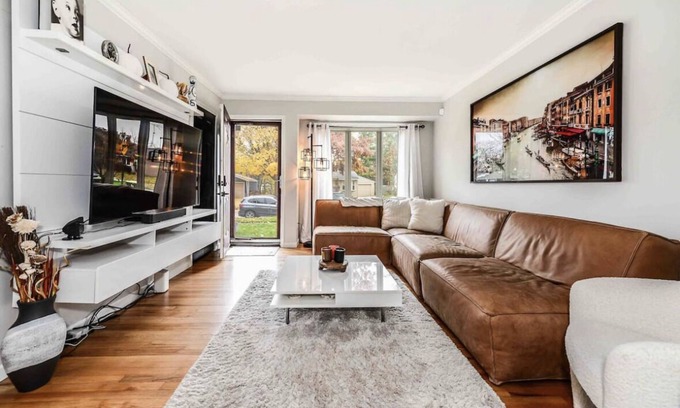 Milford House | Charming 4 Bedroom Close to Downtown