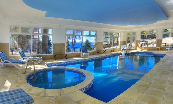 San Carlos de Bariloche Hotel | Charming Space Perfect for Relaxation & Local Exploration - Near Melipal Beach