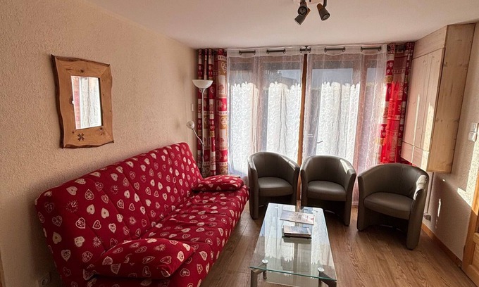 La Chapelle-d'Abondance Apartment | Charming 3-Room Chalet with South-Facing Terrace, Parking, and Mountain Views