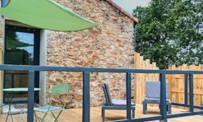 Saint-Julien-des-Landes House | Charming gîte combining peace and quiet with proximity to beach and lake