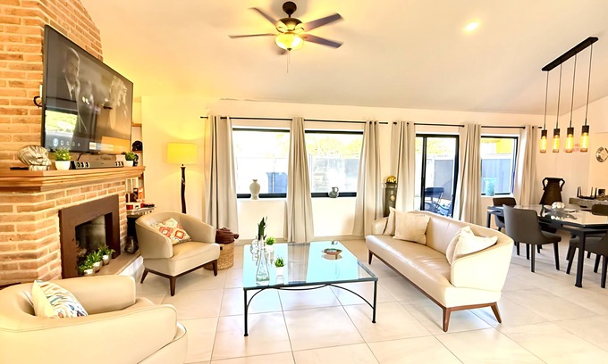 San Antonio Tlayacapan House | Charming Modern Fully Renovated Ajijic Home - Walk to Everything