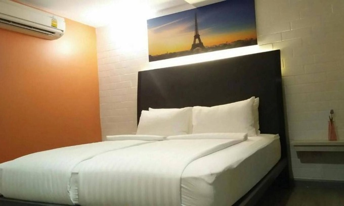 Suan Luang House | Charming Twin Room in Hotel close to Airport