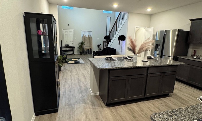 Houston House | Charming 1-1.5 bedroom house with AC, WiFi in delightful Houston