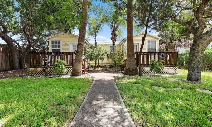 Vilano Beach Condo | Charming 1-bed/1-bath, Unit A, 1.5 Blocks to the Beach, PETS Welcome!