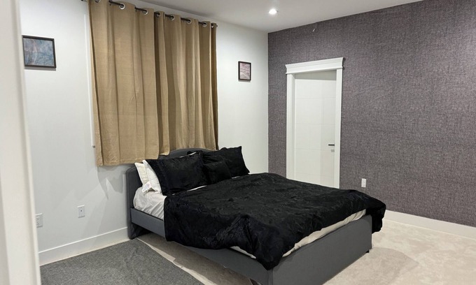 Langley House | Charming 1-bedroom in a house with AC, WiFi in Langley Township, Room in a house