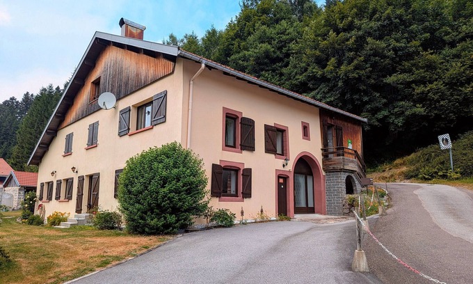 Liezey Cottage | Charming 1-Bed Farmhouse Retreat with Forest Views & Outdoor Activities Nearby