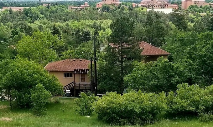 Cheyenne Canyon Apartment | Charming 1-bedroom apartment in delightful Colorado Springs, Cheyenne Canyon, SW