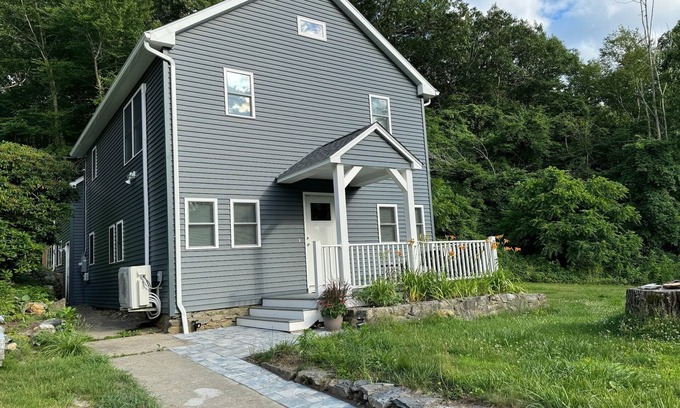 Glasgo Apartment | Charming 1-bedroom apartment in peaceful North Stonington