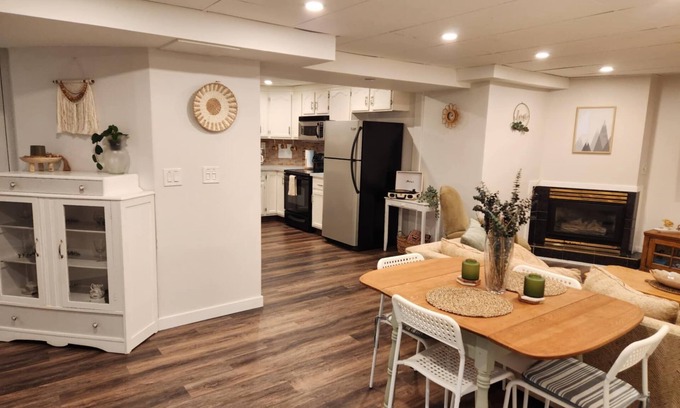 Central Okanagan House | Charming 1-bedrm suite with WiFi, AC & pet friendly in West Kelowna