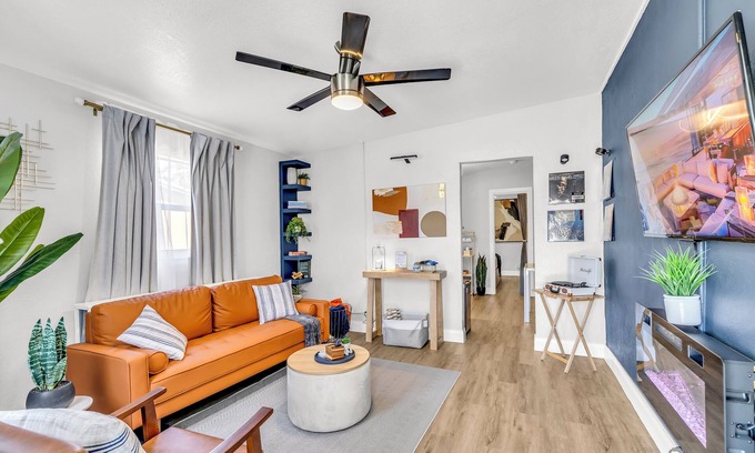 Pompano Beach House | Charming 1-bedroom house with WiFi and AC in less than 4 miles from the beach!