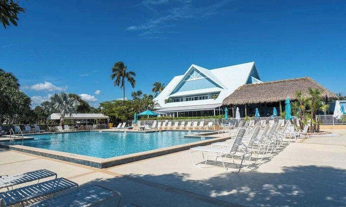 Jupiter Apartment | Charming 1-Bedroom, 1.5-Bathroom Apartment in Desirable Jupiter Bay – Steps from