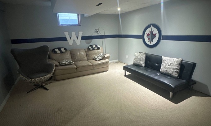 Souris House | Charming 1-bedroom-1 bath basement suite with AC, WiFi in downtown Souris mb