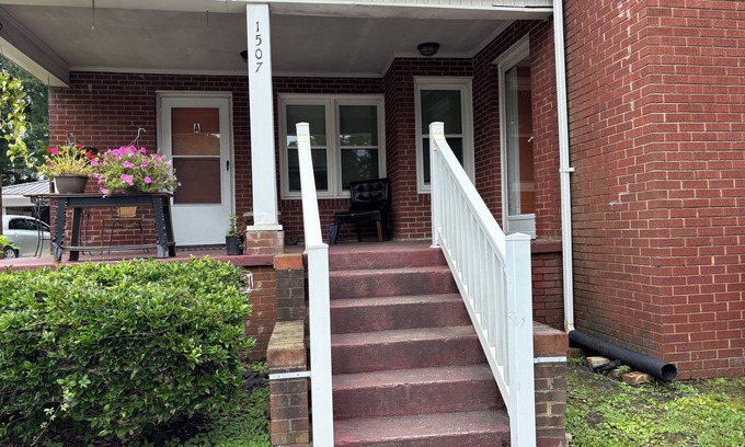 Burlington Apartment | Charming 1 Bedroom, 1 Bathroom Apartment
