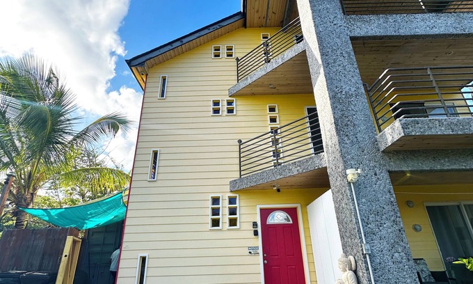 Kehena House | Charming 1-bedroom 2 Story House in Tranquil Pahoa with WiFi