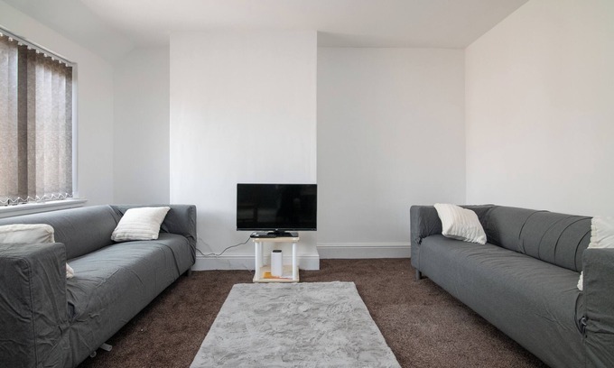 Shirley Apartment | Charming 1-bedroom apartment in Hall Green with WiFi access