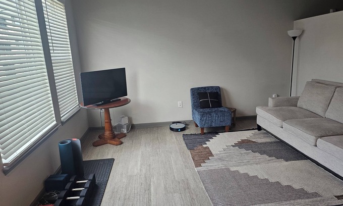 Charlotte Apartment | Charming 1-bedroom apartment in pleasant Charlotte with AC, fitness area