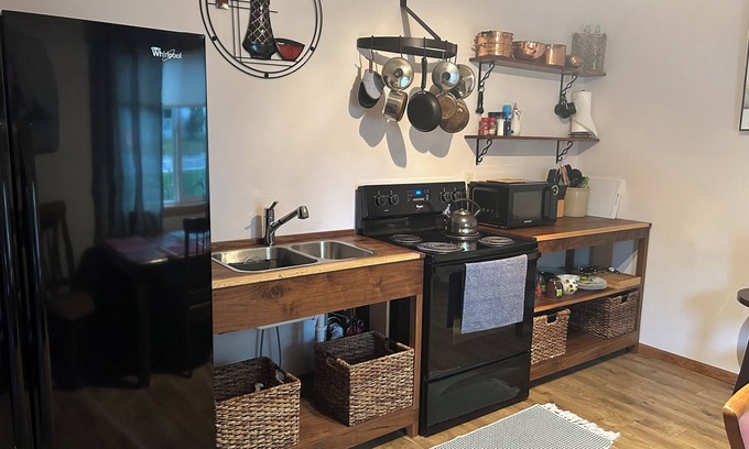 La Crosse Apartment | Charming 1-bedroom apartment on the Mississippi backwaters. Close to everything.