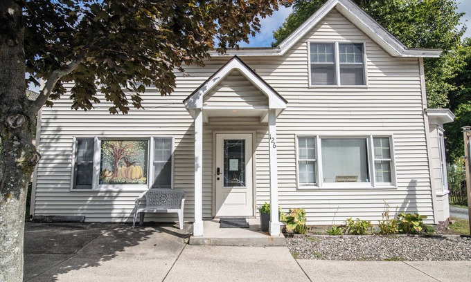 Wurtsboro Apartment | Charming 1-bedroom apartment. Pet-friendly. Hiking & Skiing 10 min way.