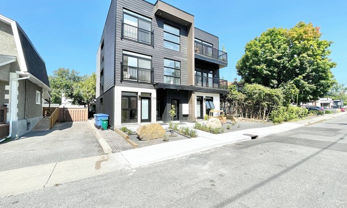 Hintonburg Apartment | Charming 1 Bedroom Apartment in the heart of Westboro/Hintonburg