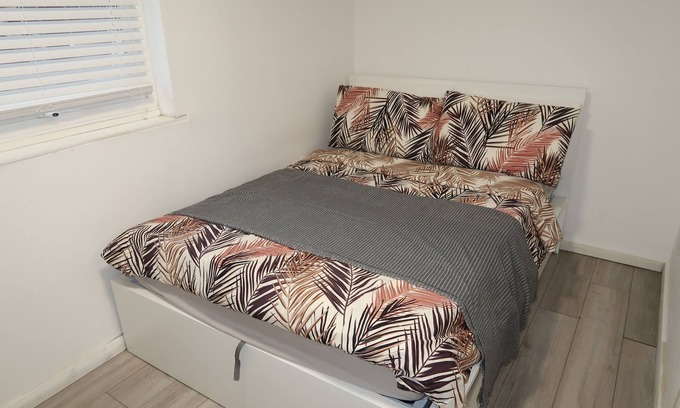 Finchley Apartment | Charming 1-bedroom apartment in wonderful London with WiFi and free parking