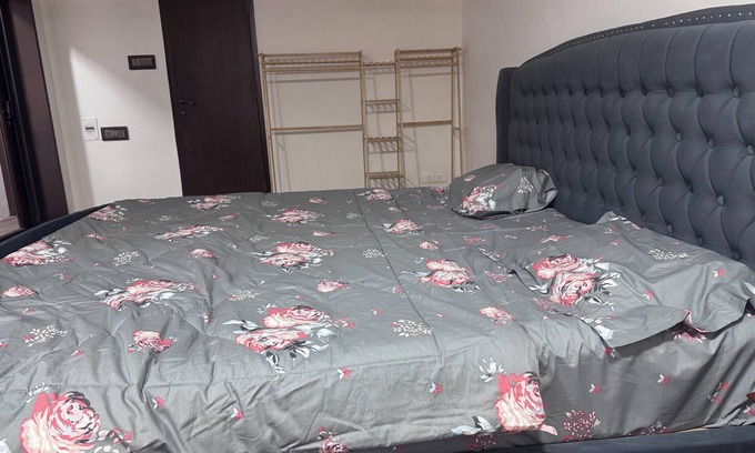Teynampet Apartment | Charming 1-bedroom apartment with WiFi, AC in enchanting Chennai near PoesGarden