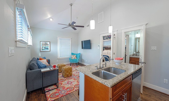 Greater Heights Apartment | Charming 1-bedroom Apartment in Stylish Houston Neighborhood