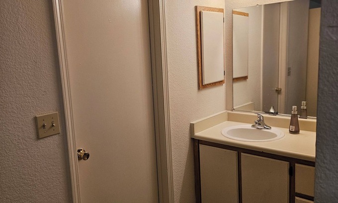 Vallejo Apartment | Charming 1-bedroom apartment in delightful Vallejo in a safe gated community,