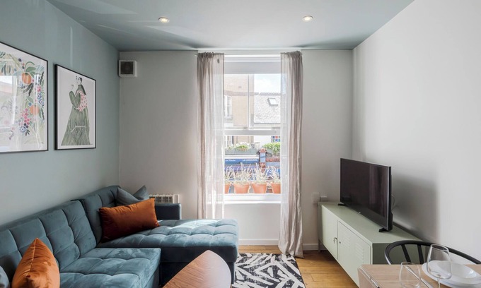 Hackney Apartment | Charming 1-bedroom apartment in beautiful Broadway Market with WiFi
