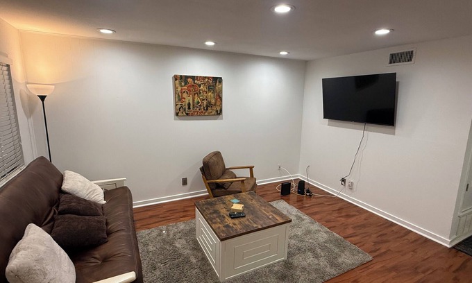 Greater South River City Apartment | Charming 1-bedroom apartment with WiFi, AC in Austin