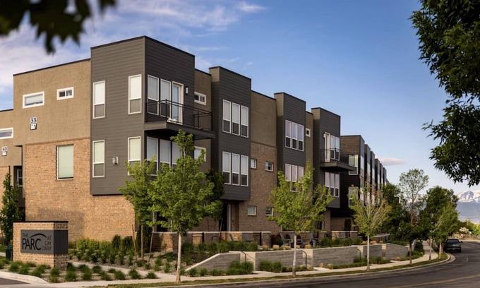Draper Apartment | Charming 1-bedroom apartment with AC, fitness room, WiFi in marvelous Draper