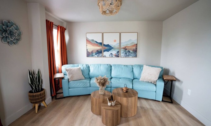 Monroe Apartment | Charming 1-bedroom apartment. Pet friendly, King Bed, Washer & Dryer