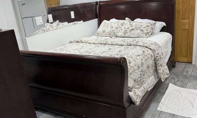 Queens Apartment | Charming 1-bedroom apartment with AC, WiFi in wonderful Queens