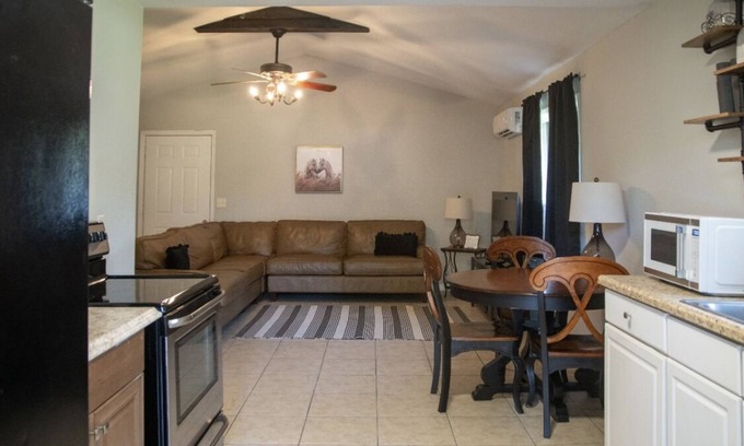 Citra Apartment | Charming 1-bedroom apartment on private farm with pond- boarding available