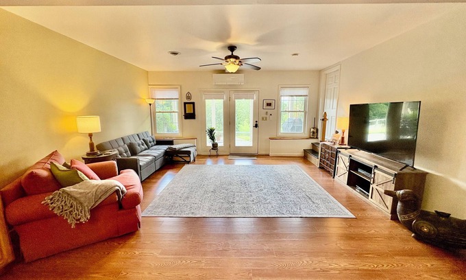 Floyd Apartment | Charming 1-bedroom apartment in Floyd