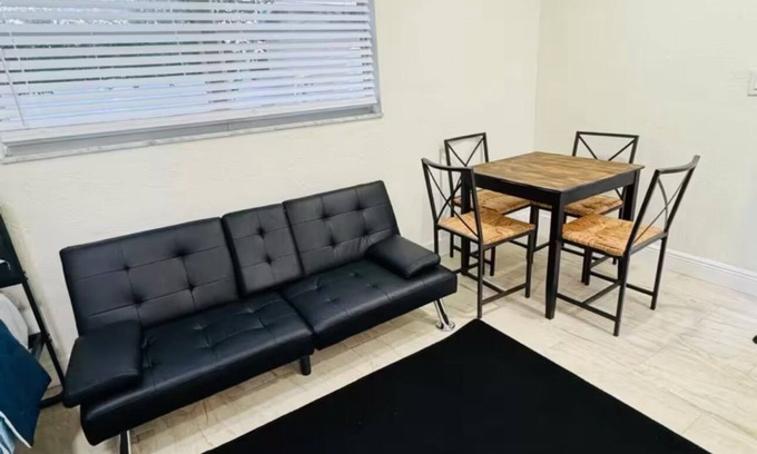 Sun Bay South Apartment | Charming 1-bedroom apartment with WiFi, AC in pleasant Tampa