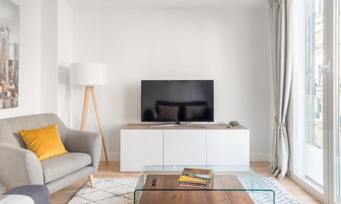 Trafalgar Apartment | Charming 1-Bedroom Apartment in Central Madrid Stylish Retreat for 2, Alonso Martinez I