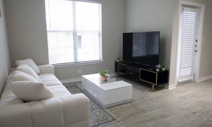 Alden Bridge Apartment | Charming 1-Bedroom Apt with Pool & Fitness Center