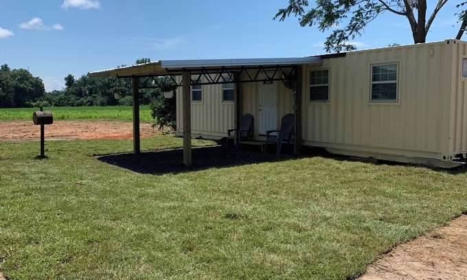 Brooklyn House | Charming 1-bedroom building in Jay with, AC, on 1 acres of land.