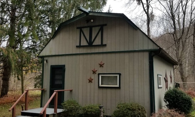 Waterville Cottage | Charming 1-bedroom cottage in delightful Waterville with AC