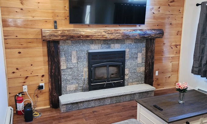 Adamsville Cabin | Charming 1-bedroom cabin in delightful Westport with WiFi, Minutes to the beach