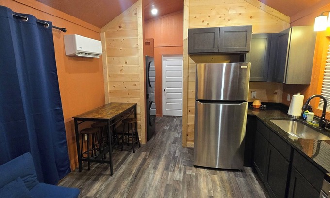Leary Cabin | Charming 1-bedroom cabin in Hooks with no cleaning fees!