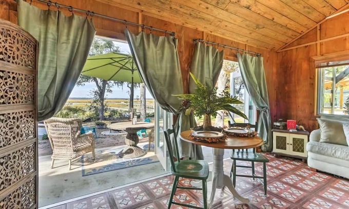 Midway Ski Chalet | Charming 1-bedroom chalet, Outdoor Shower TOO! Near Savannah
