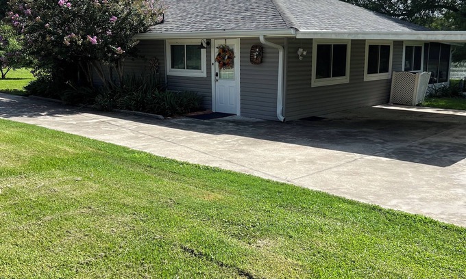 Patterson Cottage | Charming 1-bedroom cottage located on the Lower Atchafalaya River. AC & WIFI