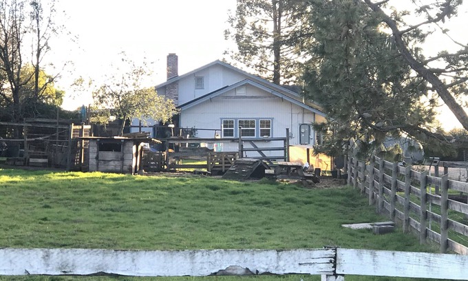 Penngrove Cottage | Charming 1-bedroom cottage in lovely Penngrove with WiFi, AC
